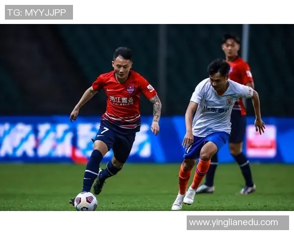 重庆足球队进攻战术解析及其在比赛中的应用与效果分析